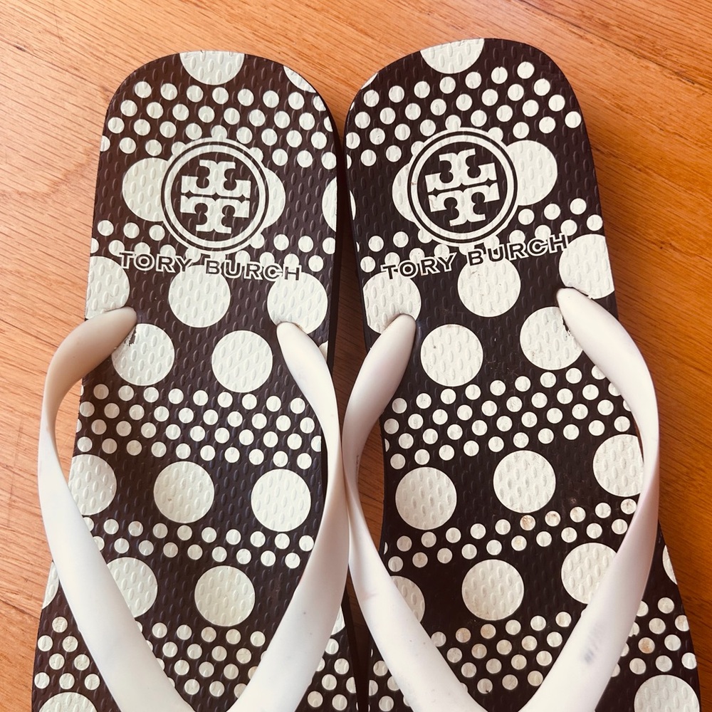 Tory Burch Polka Dot Black and Off White Classic Flip Flop Sandals Size 9 Gold T - Picture 3 of 11